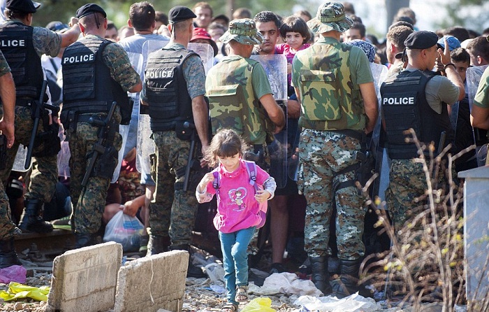 Macedonian army starts building fence on Greek border